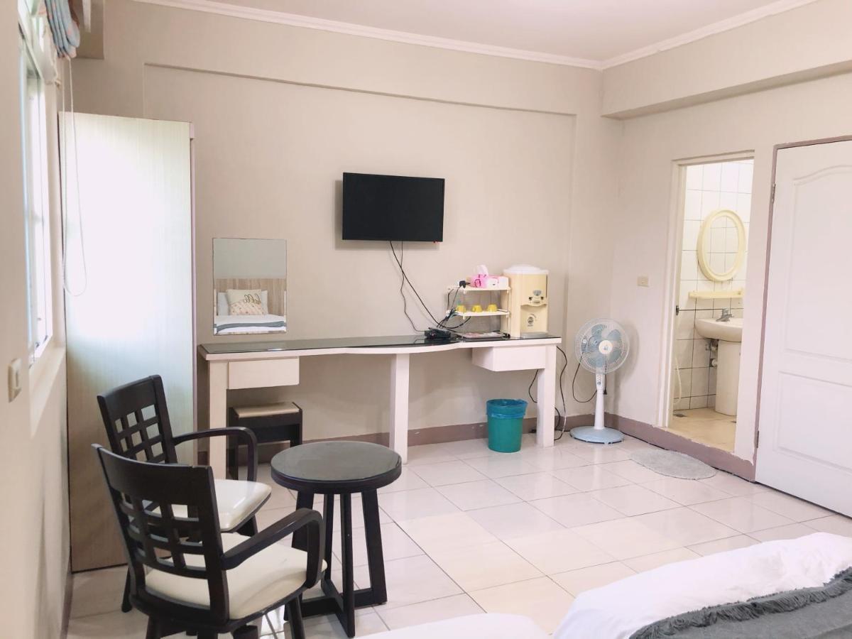 Chia Yun Homestay Luodong Extérieur photo